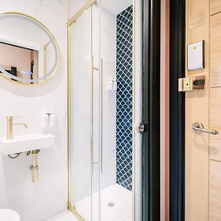 Luxury Single Small Location King Bed