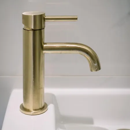 Luxury Single Small Location King Bed 温德米尔