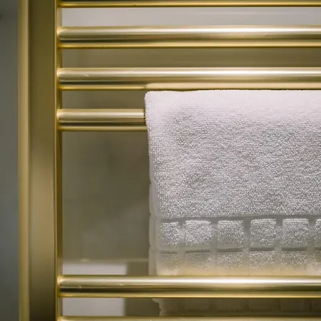 度假居 Luxury Single Small Location King Bed