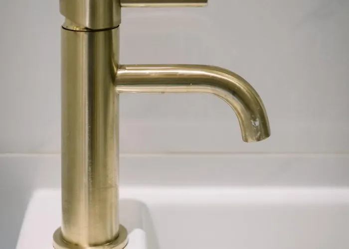 Luxury Single Small Location King Bed Windermere