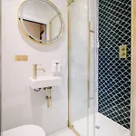 Дом отдыха Luxury Single Small Location King Bed